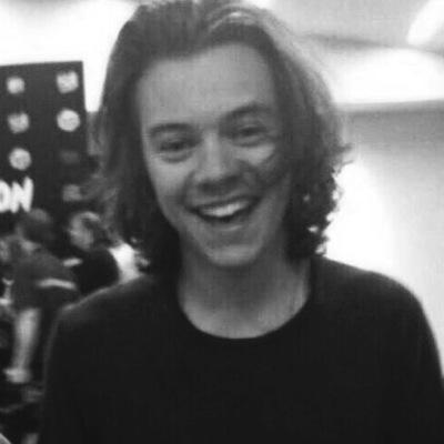 harry styles makes me cry ˘◡˘
