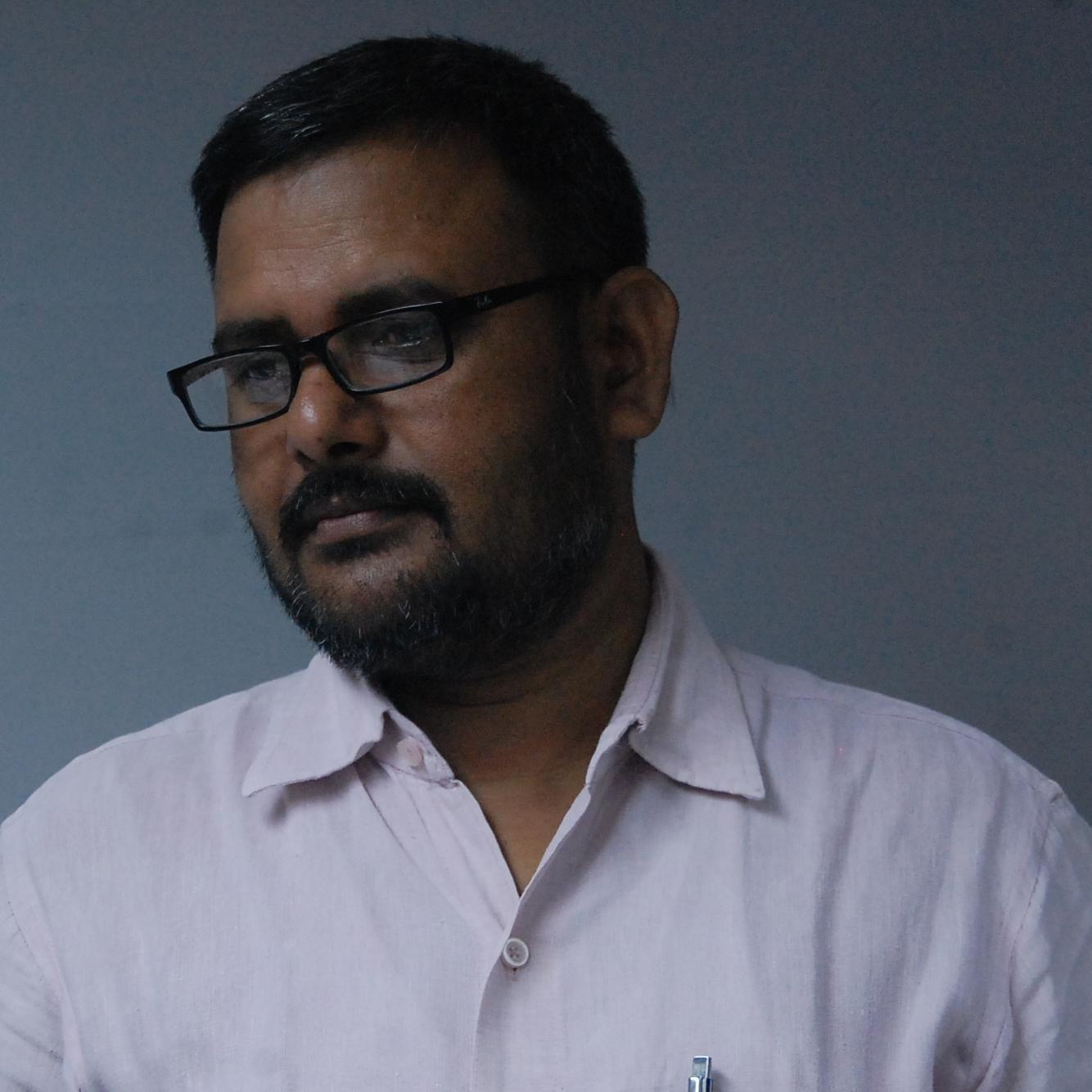Depty. bureau chief in steemed National Hindi Daily,and a student of Politics, Phd in journalism. reading. writing r my hobbies, tweets r my personal views.