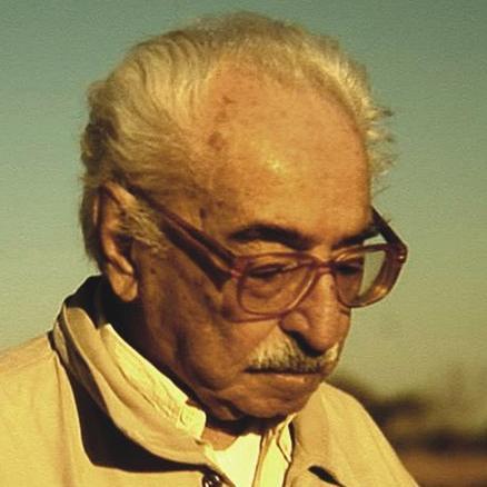 Maior poeta contemporâneo do país, o cuiabano Manoel de Barros está imortalizado pela sua obra. Aqui você encontra fragmentos de suas poesias.
