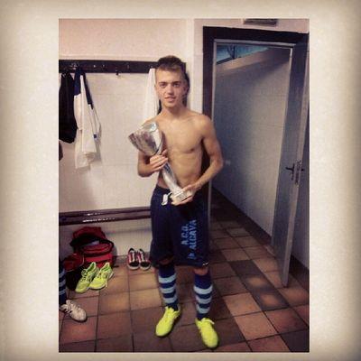 Trabajo y esfuerzo.     Jugador del A.C.D Alcava. / Exjugador de Unión Popular de Langreo         Fotos en: Instagram:ivanrodrigueztete    7/12/1996