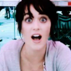 fiquei quase 10 minutos tentando escrever alguma coisa legal aqui e não deu certo  
  katycat e parawhore imagina o sofrimento