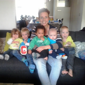 een gezellig, fijn, veilig 2e thuis! proffesionele en flexibele gastouder. buitenspelen, kind volgend, creatief. meer dan 5 jaar ervaring. moeder van 4.