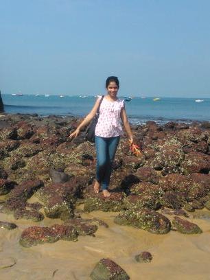 _melissalemos_'s profile picture. Introvert, bookworm, closet romantic, wallflower, music lover