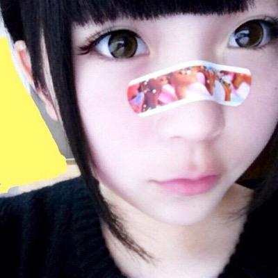 高2です！！笑笑 友達みんな彼氏いてちょっと羨ましい(_) だから今年には彼氏ほしいなぁーって思ってる！！募集中〜