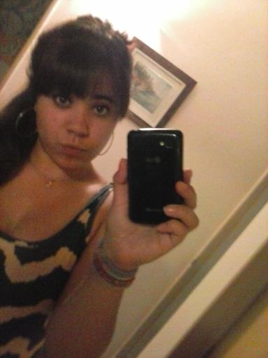 Es bonito reír, amar y vivir 
todo por alguien~:3