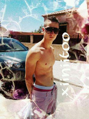 Tengo el corazon muy grande pa este mundo tan pekeño..18 años sincero y claro al 100% ,, sufriendo pero ya llegara lo bueno ;]