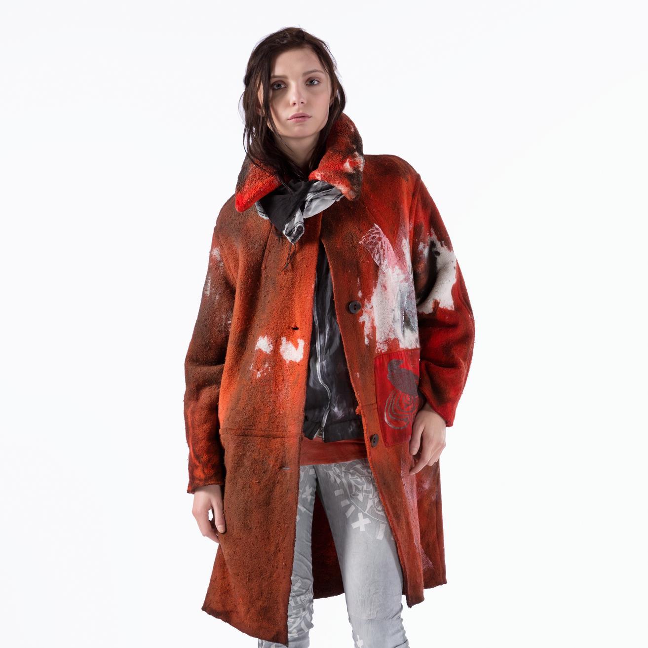 Hans Demoed and Geert de Rooij started the People of the Labyrinths in 1984, a fashion-label specialized from the start in handprinted and hand-dyed creations.