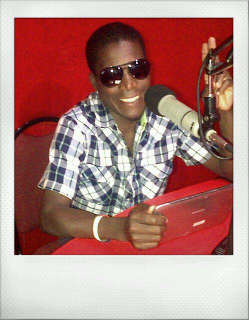 Soy Natoux Marckendy naci en Paup . Locutor de radio . Yo presento kontak Latino en la Radio kontak Inter,Cabo haitiano. http://t.co/2cJtdM6bzz !