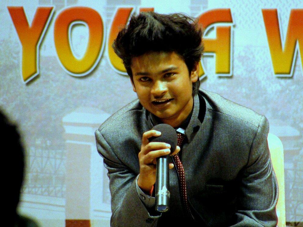 Satyaprakashse2's profile picture. Designer ❇️
Traveller ✈️
Photographer 📸
Vocalist 🎙️
Guitarist  🎸