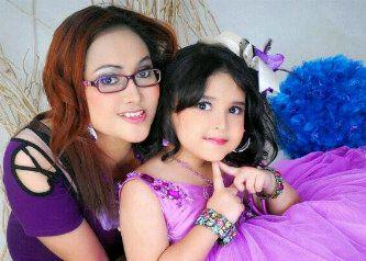 FemaLe,Eazt-Java,SinggLe-Mom'z...my-famz's my proudLy'