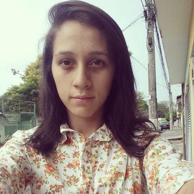 Se tiver que amar, ame hoje. Se tiver que sorrir, sorria hoje. Pois o importante é viver hoje. O ontem já foi e o amanhã talvez não venha.