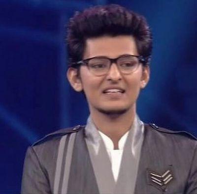 Follow for DarshanRaval FanFiction LOST!!Every Girl's Dream Boy!!!Love Him To The Moon And Back!!!!! managed by @abeer_samaira and Written By Fathima