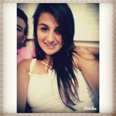 Poema, sonhos, versos, contos de amor, cantigas e cirandas são pra ela, e até o sol aqui se demorou, porque também se apaixonou por ela. (8'