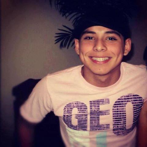 Admiro a @bramdon_meza/ Lo conoci el 8 / 8 / 12 /Admiro a #Cascarin #JustinoCastor #Machin / Y me hice #MezaBoys el dia 8 / 8 / 12

http://t.co/ROlEBKG1.