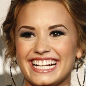 @ddlovato slays