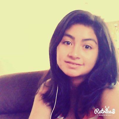 ¡hola! My life is one direction and augusto shuster soy chilena con orgullo soy simpatica a toda raja!!! me gusta hacer amigos !!:)