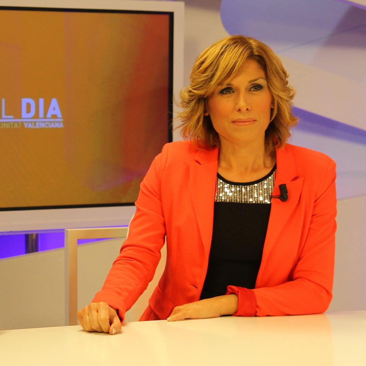 Periodista...Intentando mantener la mirada alegre !! TV mediterraneo me ha dado una nueva ilusion...vuelvo a sonreir...a hacer lo que mas me gusta. Mi pasion