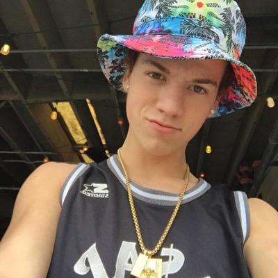 taylortiedye_'s profile picture. •crazy for the perfect Taylor Caniff• •following back fan accounts•
