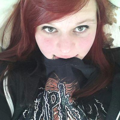 Hello ;3 my name is Ana, sweet 16 and i came from Germany. :P 
I love Metal and Punk Musik! \m/