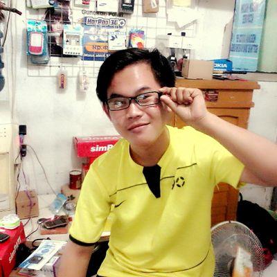 wahyudicute26_'s profile picture. Hidup itu simple, pilihlah orang yang ingin melilihmu, bukan mereka yang ingin dipilihmu.