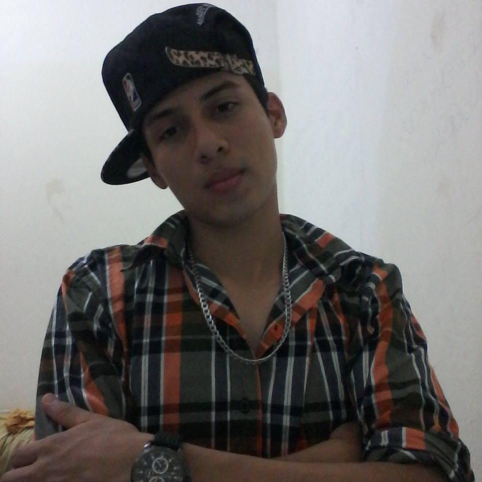 Bryam Galarza :) 17/07/1993 
Cantante & Compositor Wasap: 0986311248
 Oficcial Page http://t.co/d5irbSTNEe