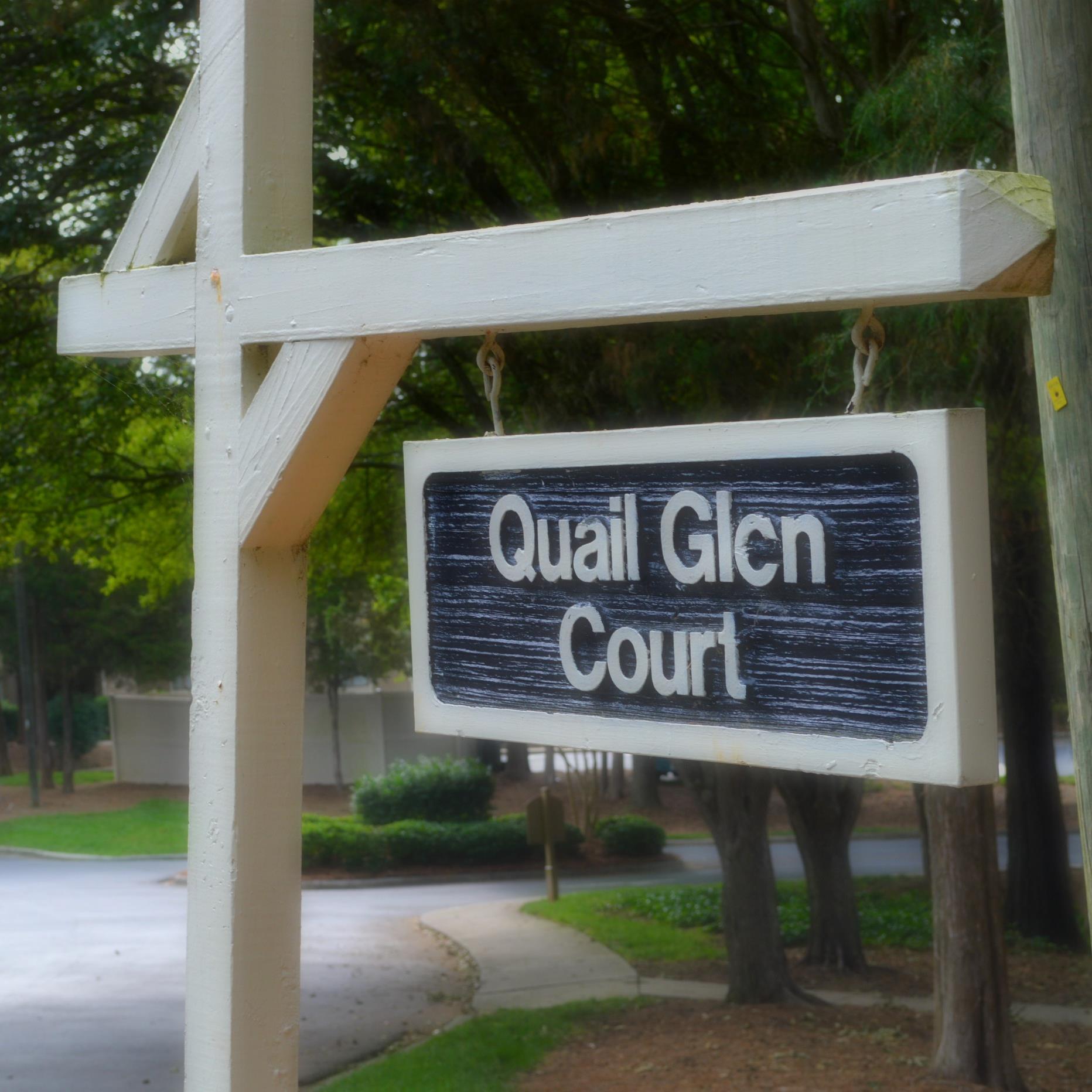 Quail Valley on Carmel is a picturesque community located minutes from South Park Mall in a prestigious, upscale neighborhood, with newly renovated apartments.