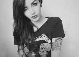 ____malevola's profile picture. Não há nada que me impeça de querer acreditar no que não consigo ver .. ♪