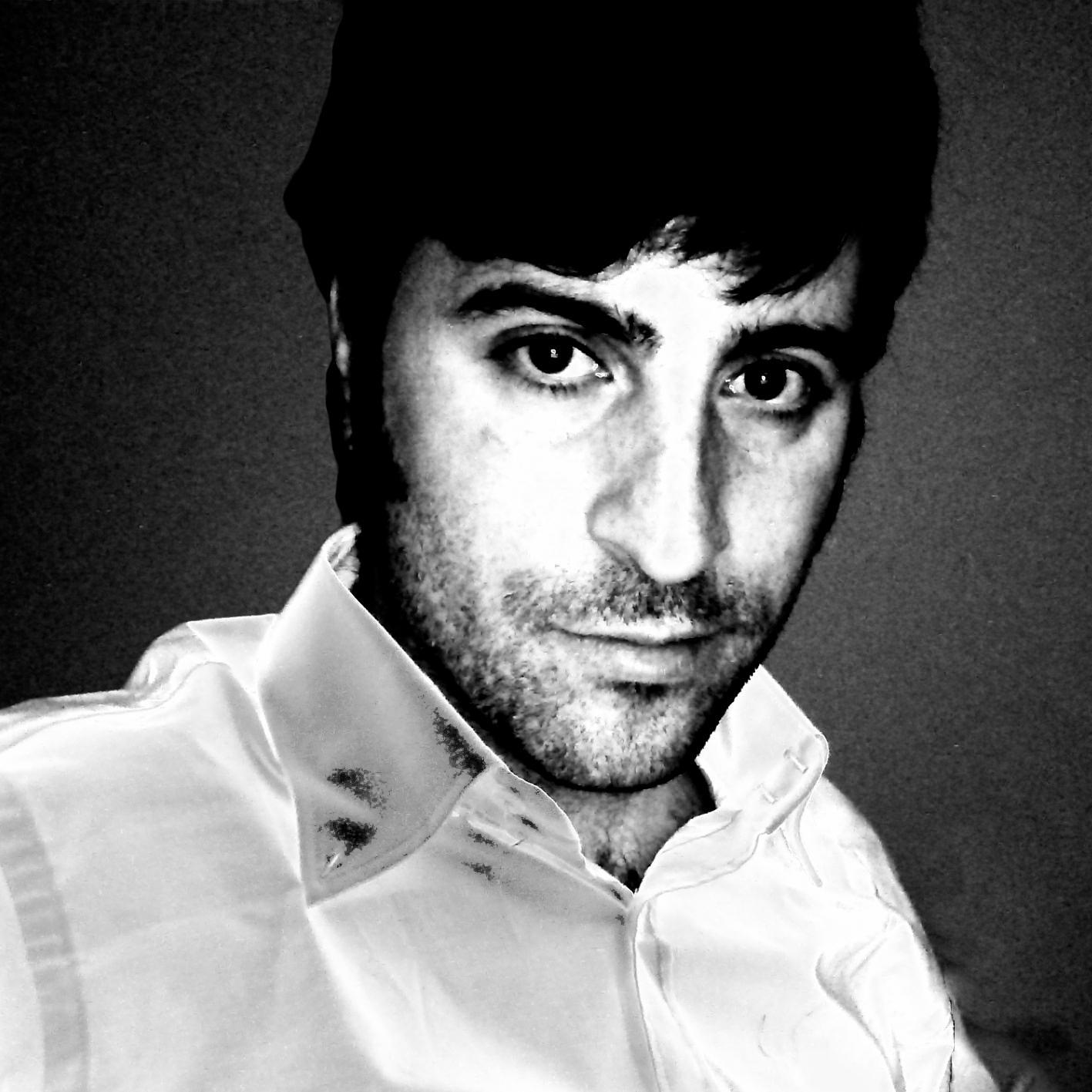Escritor / Writer. De la novela 11 de mayo. Descarga gratis los 1ºs capítulos aquí: