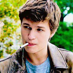 Casado y enamorado de Hazel Grace Lancaster. Mi mayor miedo el olvido. OKAY? OKAY ~Lo mio son las metaforas~