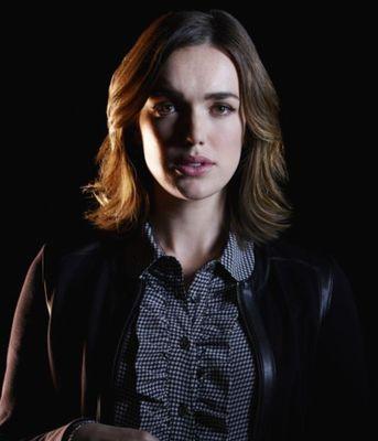 Caitlin's sister,i worked for dr.stein who went missing on the night that a certain machine exploded it gave me powers i am the #Wallflower