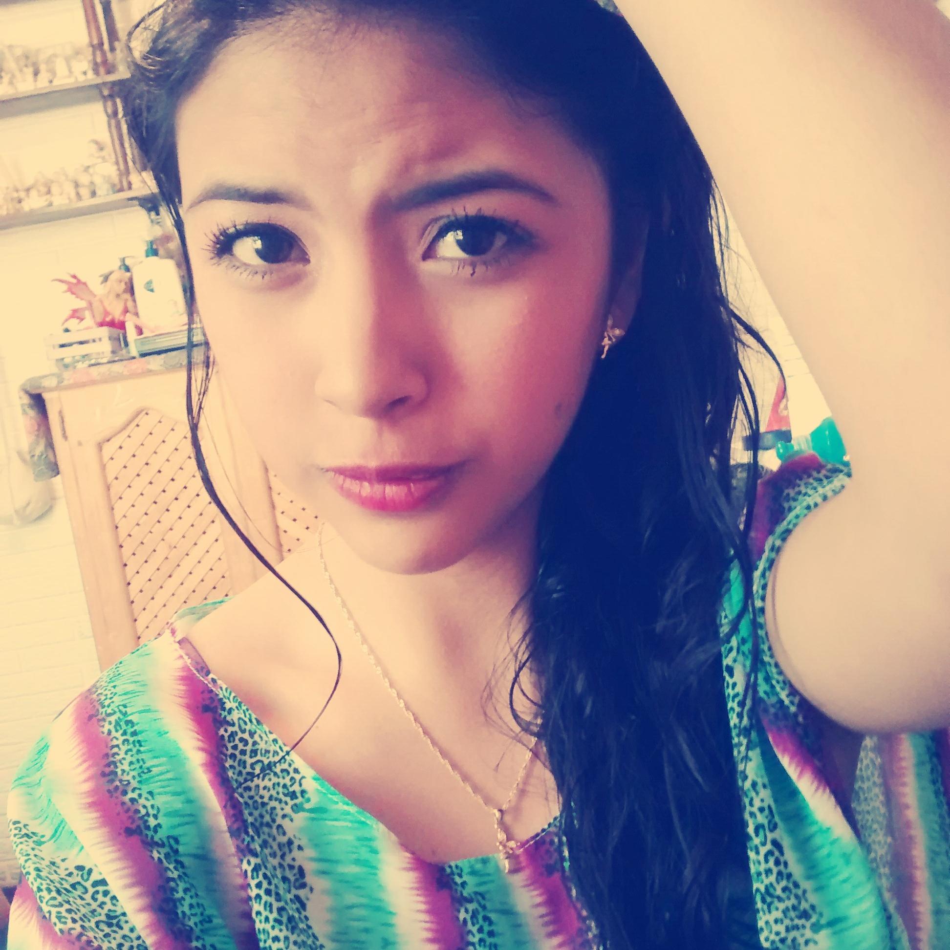 Enamorada.. del mejor hombre te amo Gabo
:')
:) 

[ ♡♥ ]