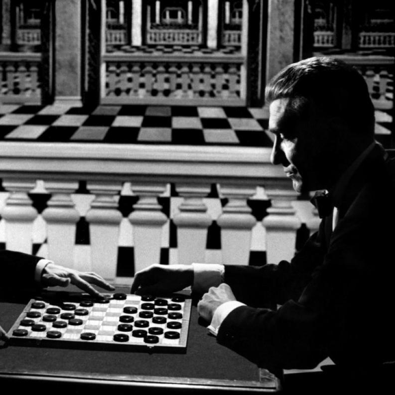 Cinéphile, mélomane, passionné d’art et d’histoire.