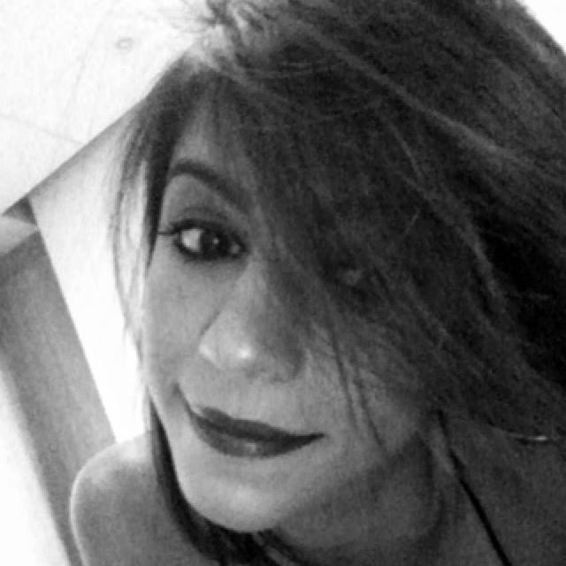 To me afastando de tudo que me atrasa, me engana, me segura e me retém. Fui ser feliz, e não volto!
