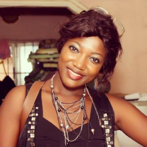 BBM 2912C746  http://t.co/ObbS87WHYw blogger and a music promoter check out my blog