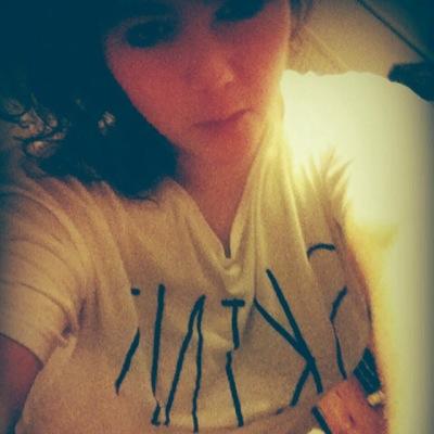 indistinctgirl's profile picture. Snapchat; sasha-fry