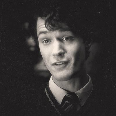 Tom. Yes. I am Voldemort. But younger. And more attractive. And I have a nose. A proud and stubborn Slytherin. Prefect. [Rp|HP|FrogPrince|Single|19]