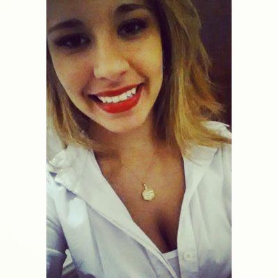 Sou como você me vê.  Posso ser leve como um brisa ou agitada com uma tempestade.  Depende de como e quando voce me vê passar.