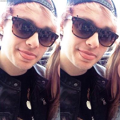 is now @5sosrockcity ⛄️