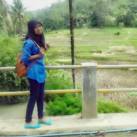 Life is Happiness
PIN 587EC712