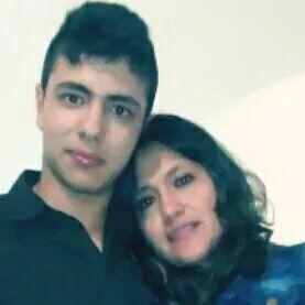 Cuando la vida te presente razones para llorar, demuéstrale que tienes mil y una razones para reír.