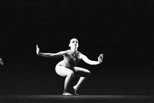 maestra y bailarina profesional de Danza contemporánea INBA