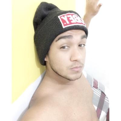 Brazilian Sp. 18Y|. Gay (sorry girls) universitário 
Ator, dançarino & coreógrafo. 
snap: mu_oliveira 
http://t.co/B1YZVmVvTw