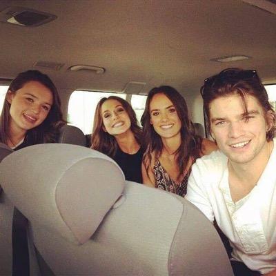 4jennaandariel's profile picture. Fan Page for Jenna Rosenow and Cassie Howarth and Mariska Hargitay & Kelli Giddish Jenna Follows & tweeted. Dons for lyf