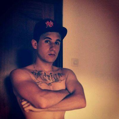 err_peni's profile picture. Sabes mi nombre pero no mi historia.