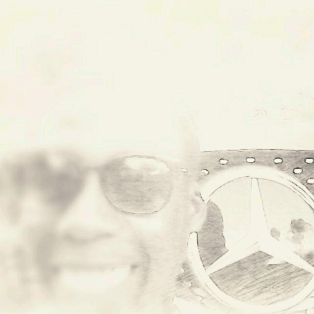 Zwilombe's profile picture. A Clever Black changing the world 1 song at a time. 
Bookings: livhu.tank@gmail.com #proudlysouthafrican