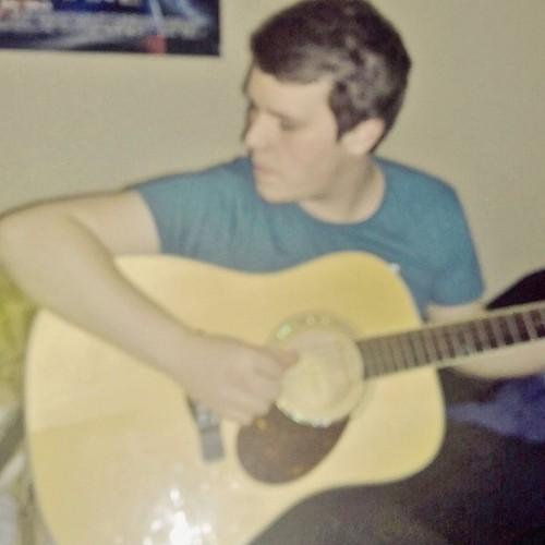I'm the bass player for the band 'Gifford' and I write my own bass tracks! http://t.co/JzdJPPJcvc…