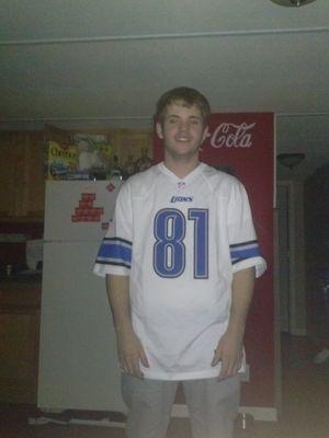 im hunter if you dont know me then get to know me! im 18 And out of school