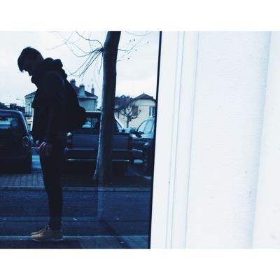 gutsoverfear307's profile picture. Étudiant de 17 ans; futur lyonnais partit à la quête du monde.