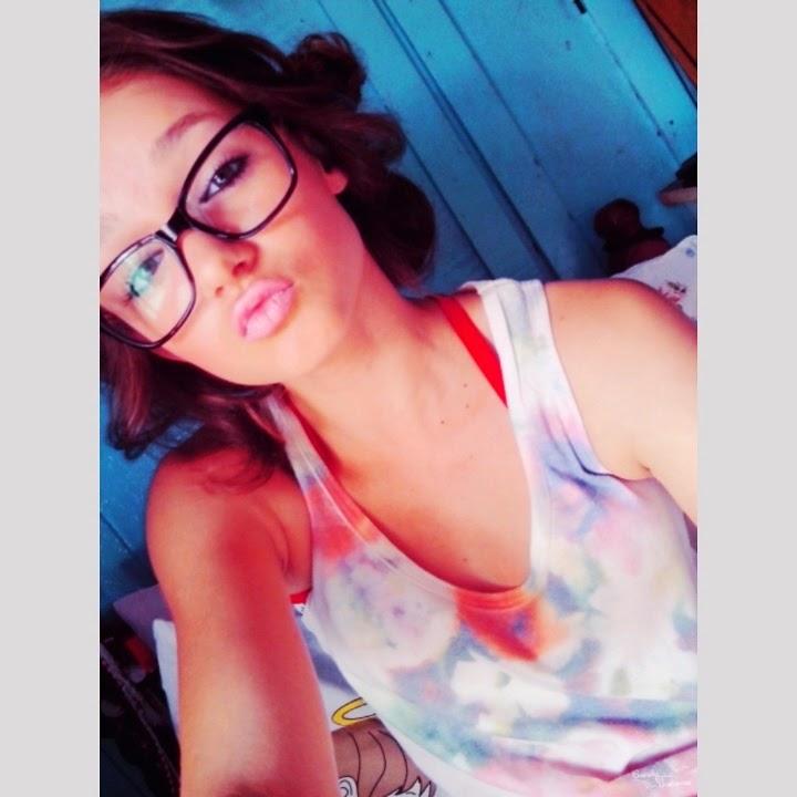 Mas que garota  boba nunca aprendeu a lição, ele te deu as costas e vc o coração...❤
