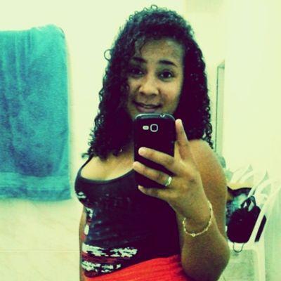 Morena, 20 anos, jornalista em formação, apaixonada, feliz!